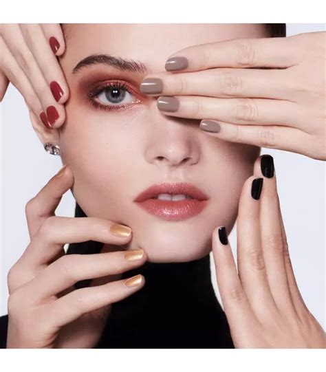 vernis dior effet french manucure